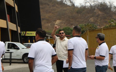 Antonio Álvarez en la llegada a la asamblea de socios en el estadio Monumental.
