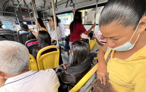 Metrovía. En este tipo de transporte, las personas reclaman ser víctimas de manoseos y de robos, cuando las unidades van llenos.