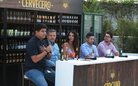 Peter Zavala, José Luis González, Giovanna Andrade, Vinicio Moya y José Nájera.