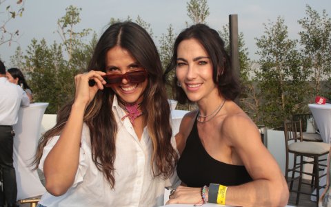 Luz Pinos y Verónica Salomon.