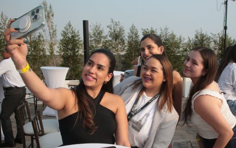 Analía Castillo, Andrea Montero, Corina Rivers y Valeria Mancero.