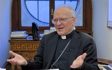 Angelo Zani, el bibliotecario jefe de la Biblioteca Vaticana.