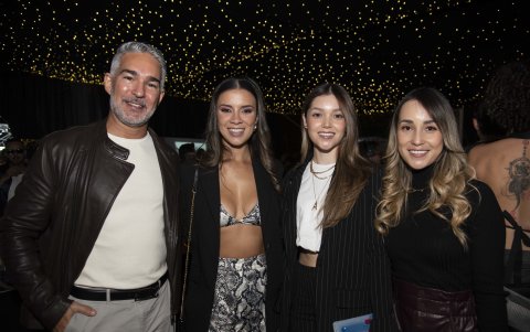 Luis Váscones, Andrea Vera, Augusta y Pamela Villegas.