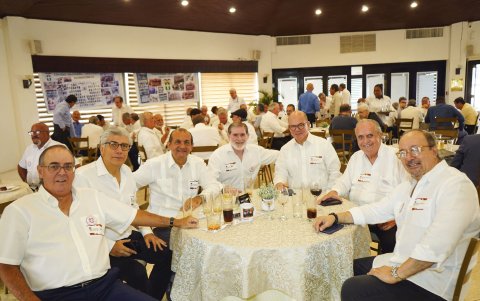 Camilo Nevárez, Carlos Balseca, Aquiles Guerrero, Mario Bruno, Luis Vélez, James Higgins y Rodolfo Farfán.