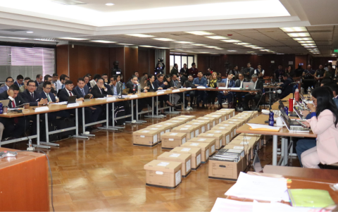 Para esta diligencia, la Corte ha aumentado las medidas de seguridad, con un gran número de policías armados.