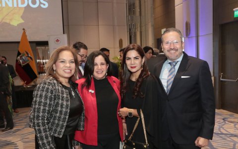 Agnes Raflores, Claudia Salame, Maritza Peñafiel y Alfonso Ordeñana.