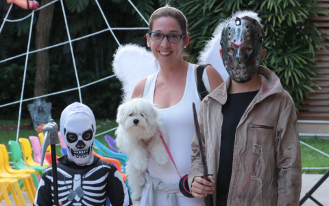 Emma González, María del Carmen Monforte y Aharon González.