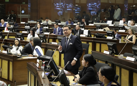Leonardo Berrezueta sustenta su punto en el juicio político a Mónica Palencia.