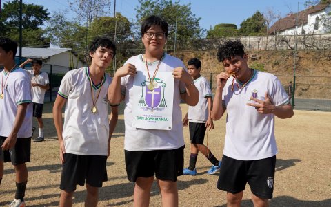 Doce parroquias formaron 16 equipos para competir en las categorías Junior y Juvenil.