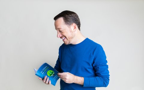 Su primer libro ‘Es tiempo de crecer’ invita a los lectores a retomar sus proyectos personales