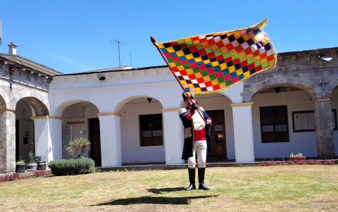 El traje que lucirá el Capitán en la celebración está en proceso de elaboración por una talentosa modista local.