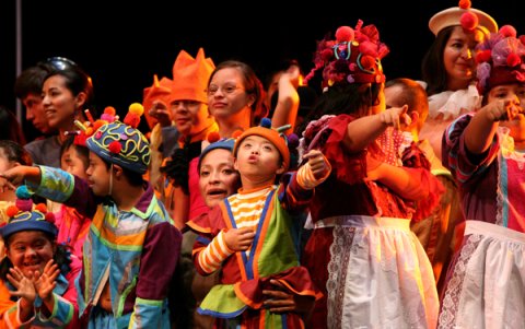 El grupo incursiona en obras de teatro.