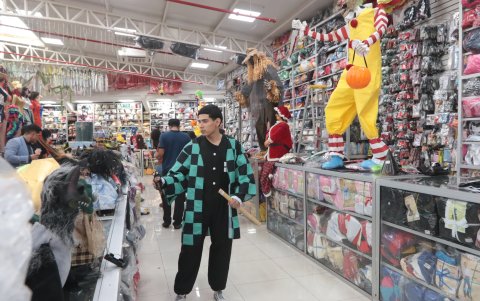 Compras. Se ven pocos compradores en una de las tiendas de Guayaquil.