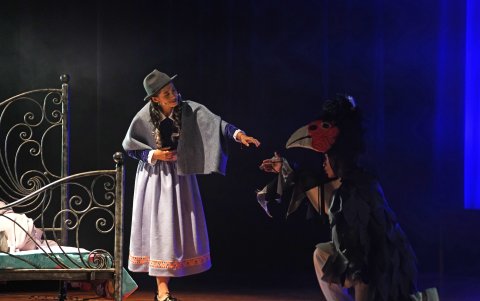 La pieza es interpretada por los niños y jóvenes de los coros de la FTNS.