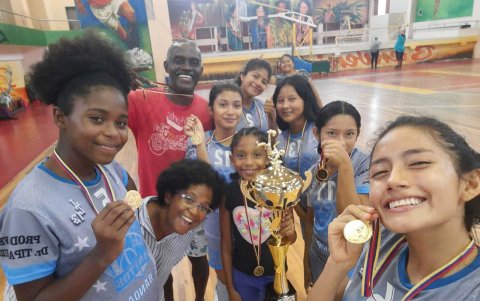 Jaslyn Valverde (i) demostró su amor por el fútbol desde muy pequeña.