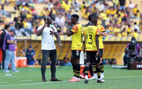 Segundo Castillo (i) resaltó el compromiso de sus jugadores para cerrar bien la etapa.