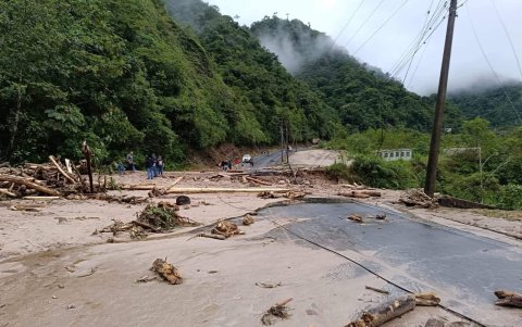 Estragos por lluvias en vía Baños-Puyo.