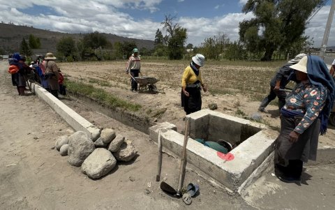 Los usuarios limpiaron los 46 kilómetros que tiene el canal de riego.