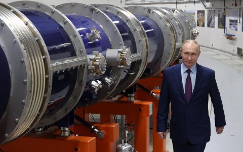 Putin examinando el colisionador NICA durante una visita al Instituto Central de Investigación de Dubná el pasado 13 de junio.