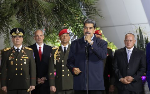 El presidente de Venezuela, Nicolás Maduro, a su llegada al país luego de su viaje a Rusia, en Maiquetía (Venezuela).