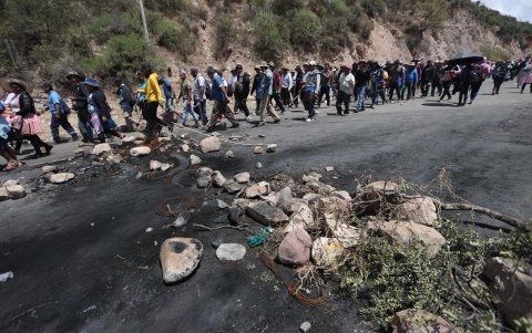 Seguidores de Morales mantienen desde hace 16 días un bloqueo de caminos para que se retiren los procesos judiciales por estupro.