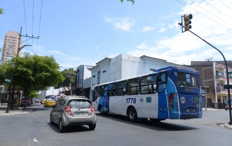 El problema lleva más de cinco años, dice. 2. Consecuencia. Por la demolición del edificio Fantasía, muchas unidades tuvieron que tomar otros recorridos, pero volvieron a su ruta regular.