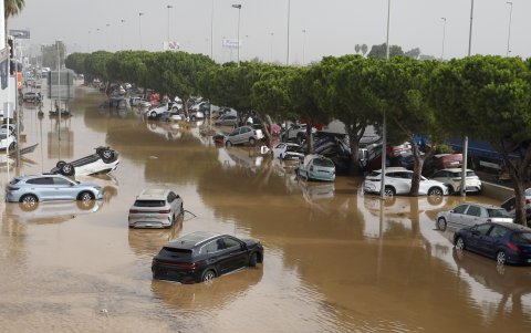 Vista general del polígono industrial de Sedaví anegado a causa de las lluvias torrenciales de las últimas horas.