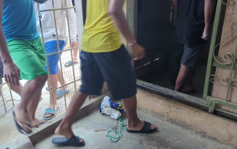 35 personas estaban encerradas en el centro clandestino de control de adicciones. Ellos fueron rescatados por funcionarios de Acess y Policía.