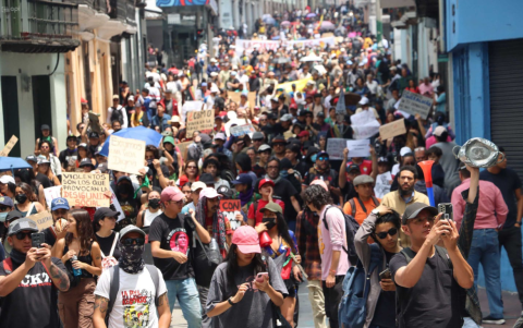 Manifestantes rechazan medidas adoptadas por el régimen de Daniel Noboa.