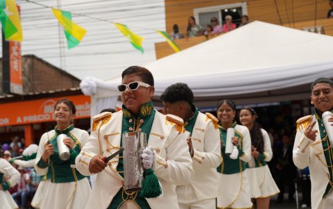 Con un desfile cívico militar, Samborondón celebró sus fiestas.