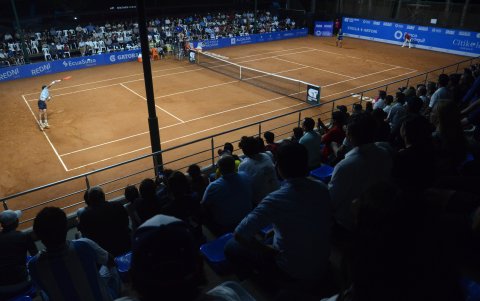 Según los miembros de la organización, unas 200 personas acuden por las noches al evento.