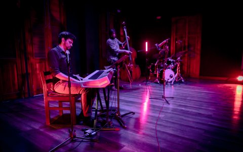 Joan se formó en el Manhattan School of Music, Estados Unidos. Ha producido conciertos en Ecuador con varios de los músicos que conoció allá, como Shai Golan, Rico Jones, James Zito o Steven Feifke.