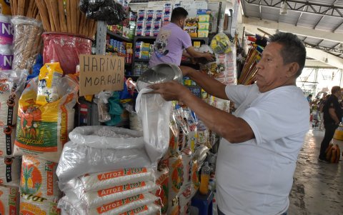 Comercio. Uno de los locales en el mercado donde se puede vender la harina morada.
