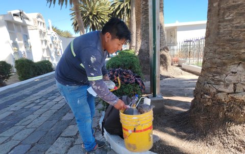Obreros aprovechan la fecha para realizar trabajos y llevar dinero a sus hogares.