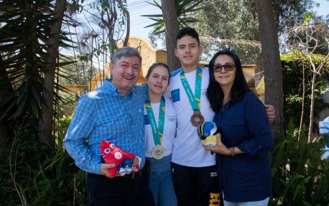 Por iniciativa de su padre, Bayardo Naranjo (i), los mellizos María Sol y Bayardo iniciaron a temprana edad la práctica activa del deporte.
