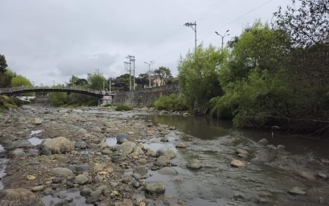 A finales del mes de octubre así lucía el río Tomebamba.