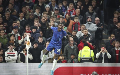 Moisés Caicedo fue el mejor jugador de Chelsea en el empate ante Manchester United.