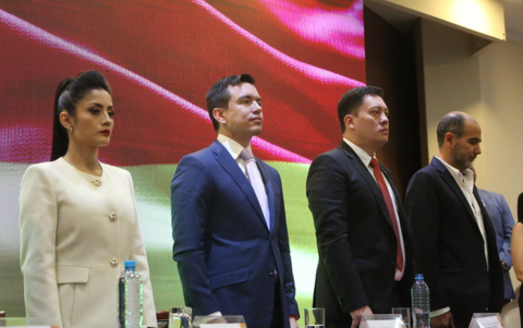 La presidenta de la Asamblea Nacional, Viviana Véloz; el presidente de la República, Daniel Noboa; y el alcalde de Cuenca, Cristian Zamora, se reunieron para discutir temas relevantes.