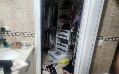 Según las imágenes viralizadas en X, así quedó una de las viviendas afectadas por el robo.