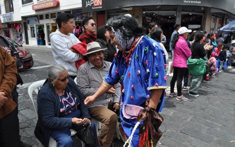 Durante el desfile de la Mama Negra los asistentes disfrutaran de la cultura de Latacunga.
