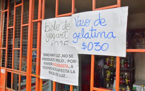 Local. El comercio que vendía hielo ya no lo puede hacer por falta de energía eléctrica.
