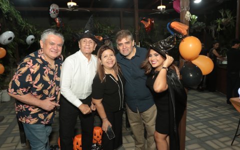 Fernando Andrade, Ricardo Bowen, Jessica Córdova e Iván Andrade y Karina de Bowen