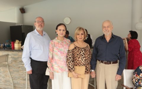 Eduardo y Mirella de Pinchín junto a Rosi y Jorge Mancheno.