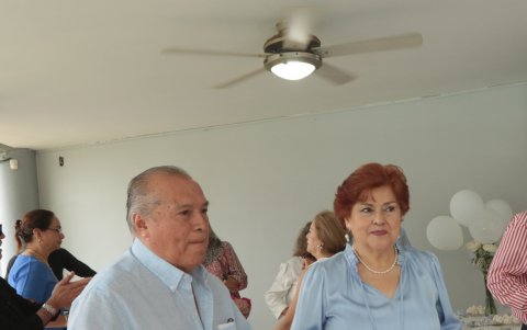 Hugo Guerrero junto a su esposa Leticia de Guerrero.