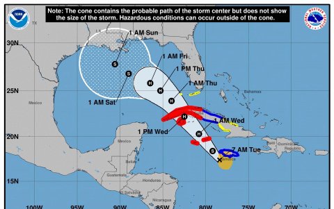 La imagen del el Centro Nacional de Huracanes (NHC) estadounidense muestra el pronóstico de cinco días de la trayectoria de la tormenta Rafael (i) en el Mar Caribe hacia el Golfo de México.