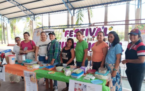 Se desarrolla feria nutricional donde las madres de los cuatro centros demuestran su creatividad.