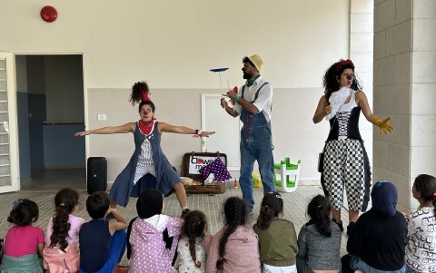 Huir de los bombardeos, dejar atrás el hogar y vivir con el temor constante deja una pesada huella difícil de borrar.