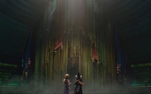 Wicked’ destaca no solo por su narrativa profunda sobre el autodescubrimiento y la autoaceptación.