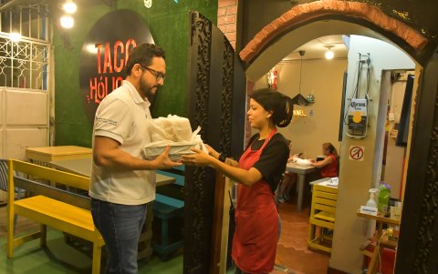 Restaurantes. Los clientes optan por ir a retirar el pedido al local.
