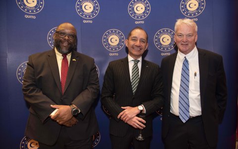 Arthur Brown, Carlos Larrea y Robert Camp.